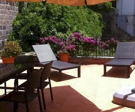 לינה וארוחת בוקר Casa A Mare 4*